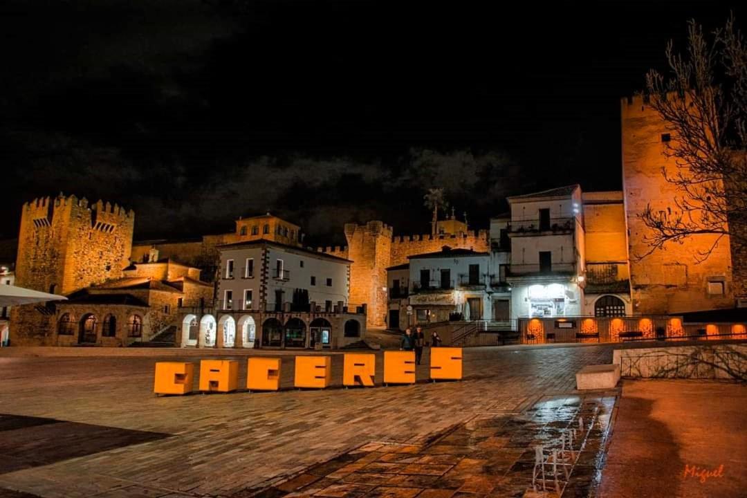 Las Cuatro Esquinas De Caceres Cáceres Exterior foto
