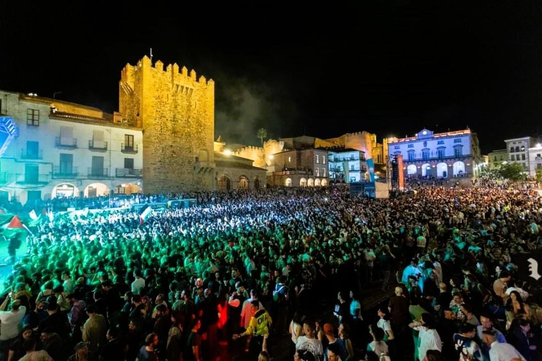 Las Cuatro Esquinas De Caceres Cáceres Exterior foto